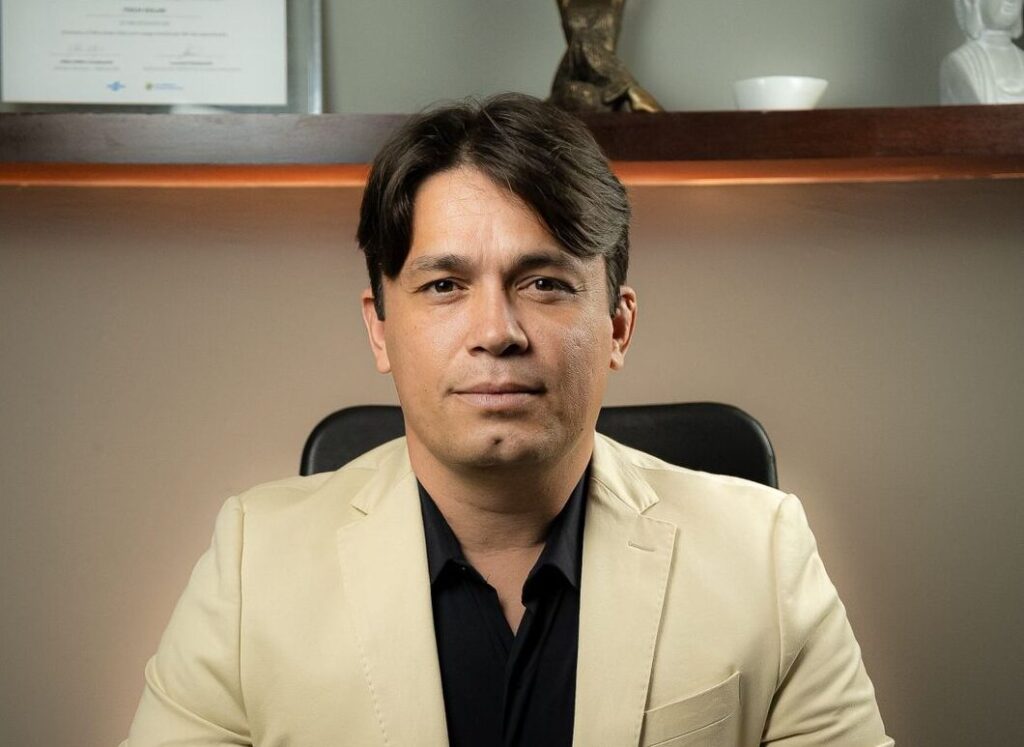 Conheça Linderberg Cruz: O Empresário que Está Transformando a Vida de Famílias com Energia Solar