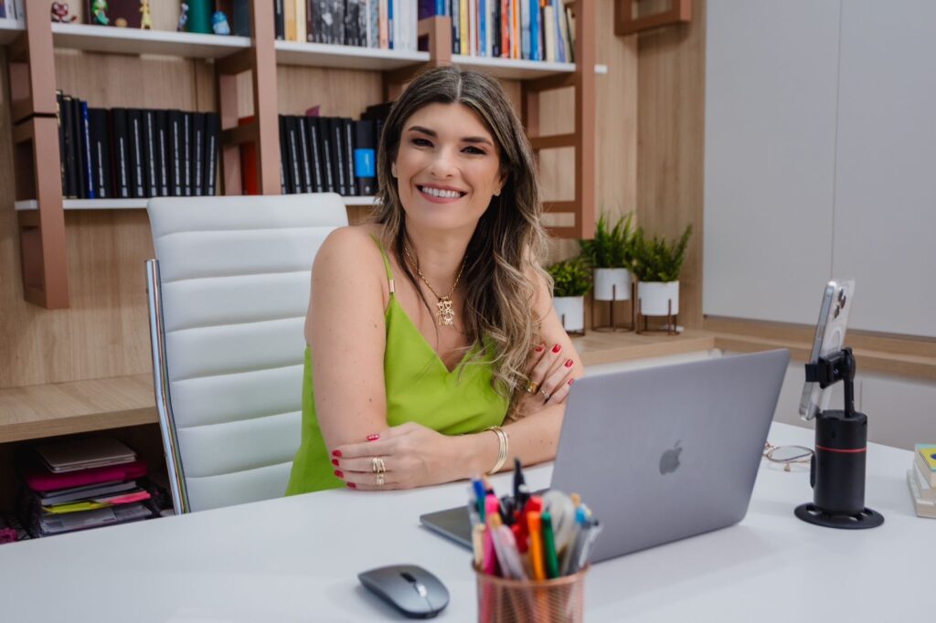 Renata Camargo: Uma Jornada De Dedicação E Transformação Pela Psicologia