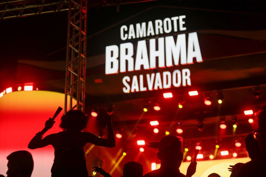 Claudia Leitte Encanta O Público No Sábado De Carnaval Do Camarote Brahma