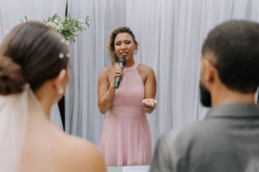 Celebrante Elaine Monteiro participa do lançamento da nova coleção da Nova Lucius Noivas, em Niterói