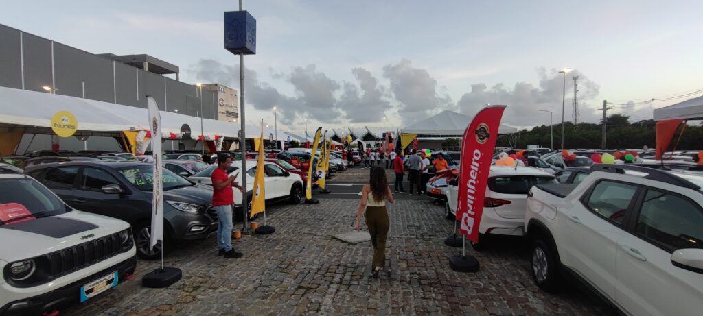 Feirão de seminovos aquece economia em Lauro de Freitas, gerando 617 empregos