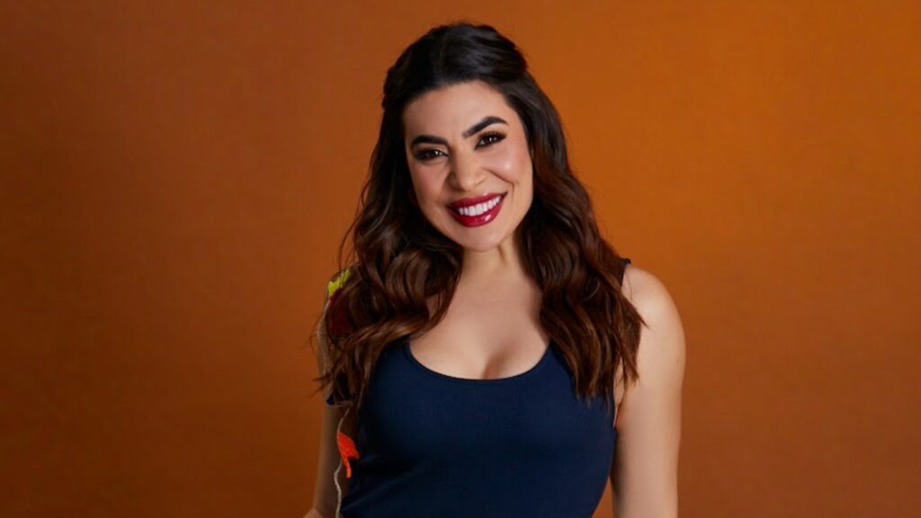 Naiara Azevedo aposta em looks confeccionados em jeans sustentável para a temporada de São João