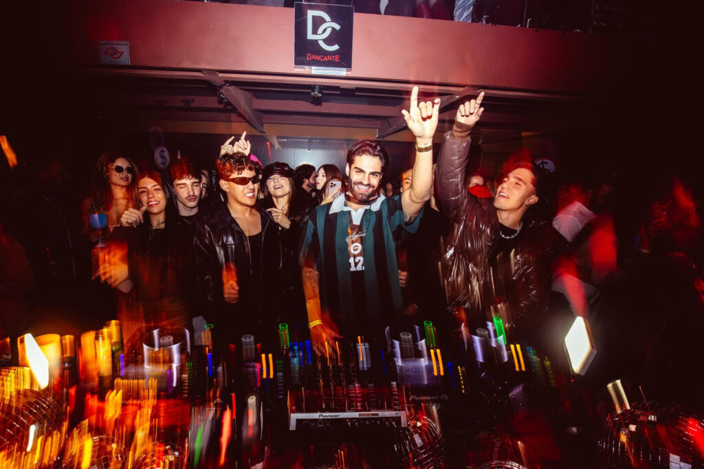 Netto grava novo set em evento badalado de São Paulo