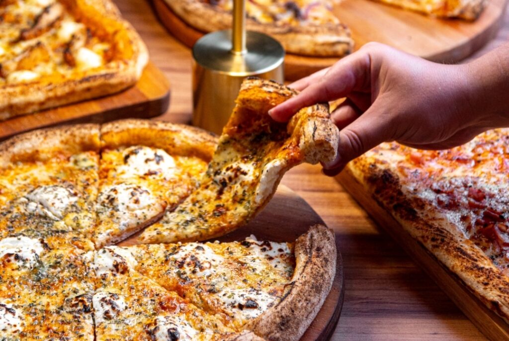 Dia da Pizza: tradição centenária ganha ainda mais sabor e promoção especial em Fortaleza