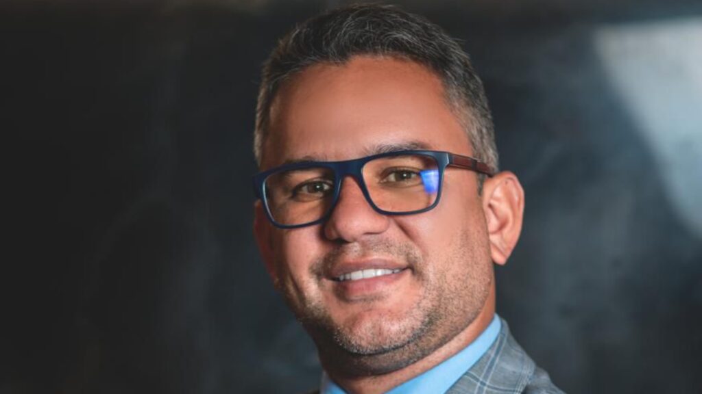 Conheça o especialista que ajuda influenciadores a crescer com segurança no mundo digital