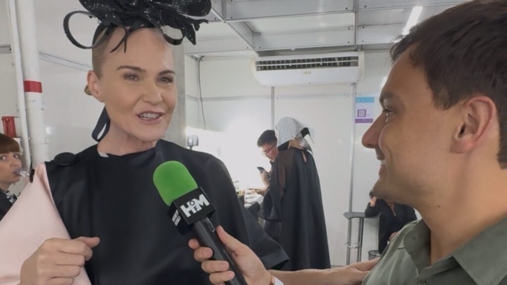 Entre Passarelas, Moda, Flashes E Tendências — Um Novo Nome Surge Nos Bastidores Do SPFW: Hedras Graf