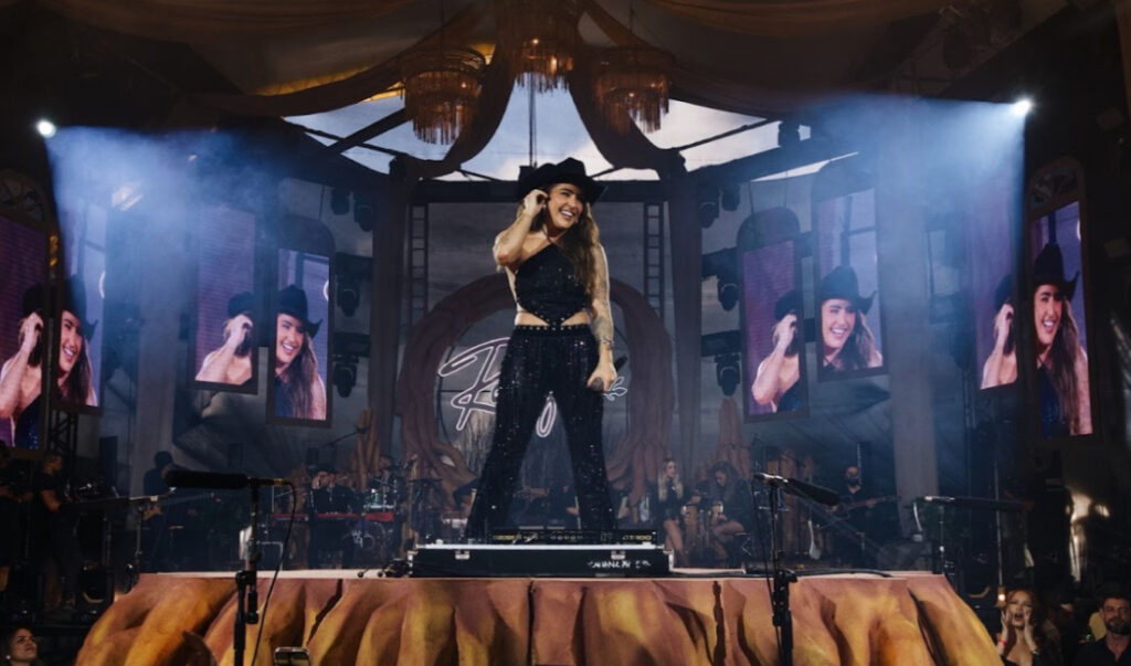 Lauana Prado faz show de quase 6 horas para mais de 8 mil pessoas em São Paulo