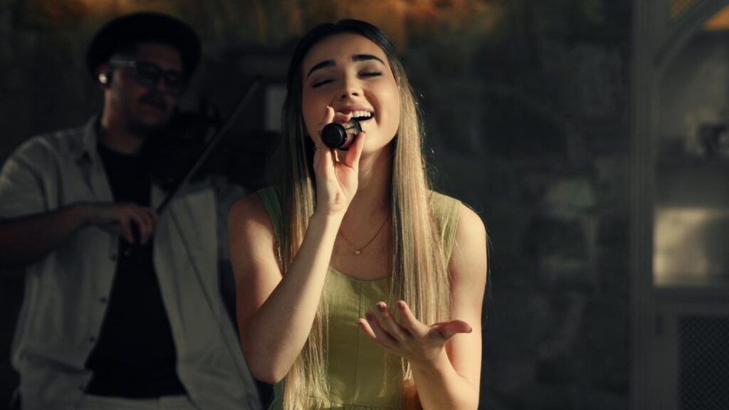 Com faixa autoral, Esther Durán avança em nova fase da carreira