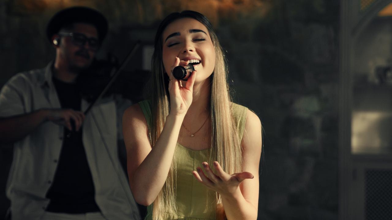 Com faixa autoral, Esther Durán avança em nova fase da carreira