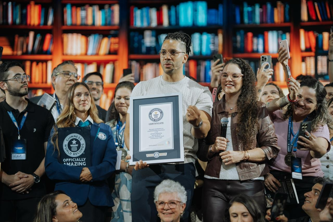 “A Máquina do Tempo – 11.520 anos de lições atemporais”, novo livro liderado por Joel Jota entra para o GUINNESS WORLD RECORDS ™ como o maior livro de não ficção em coautoria do mundo