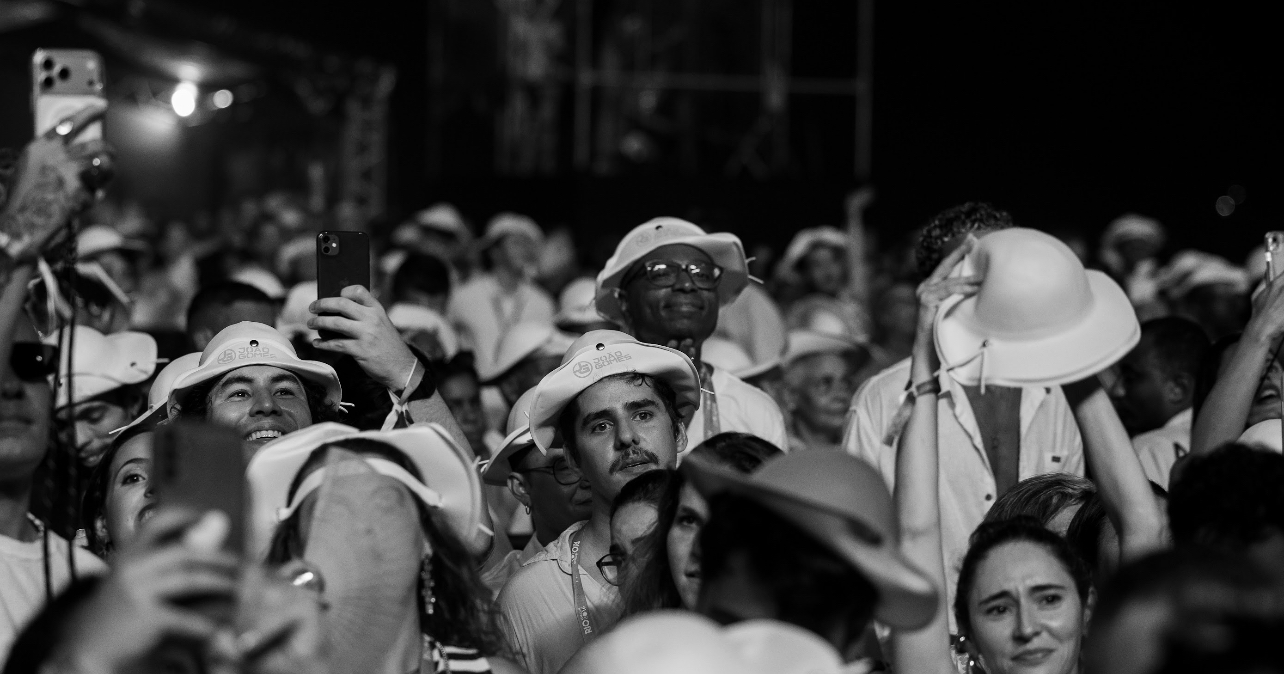 Copacabana de chapéu: João Gomes transforma a virada em símbolo de identidade