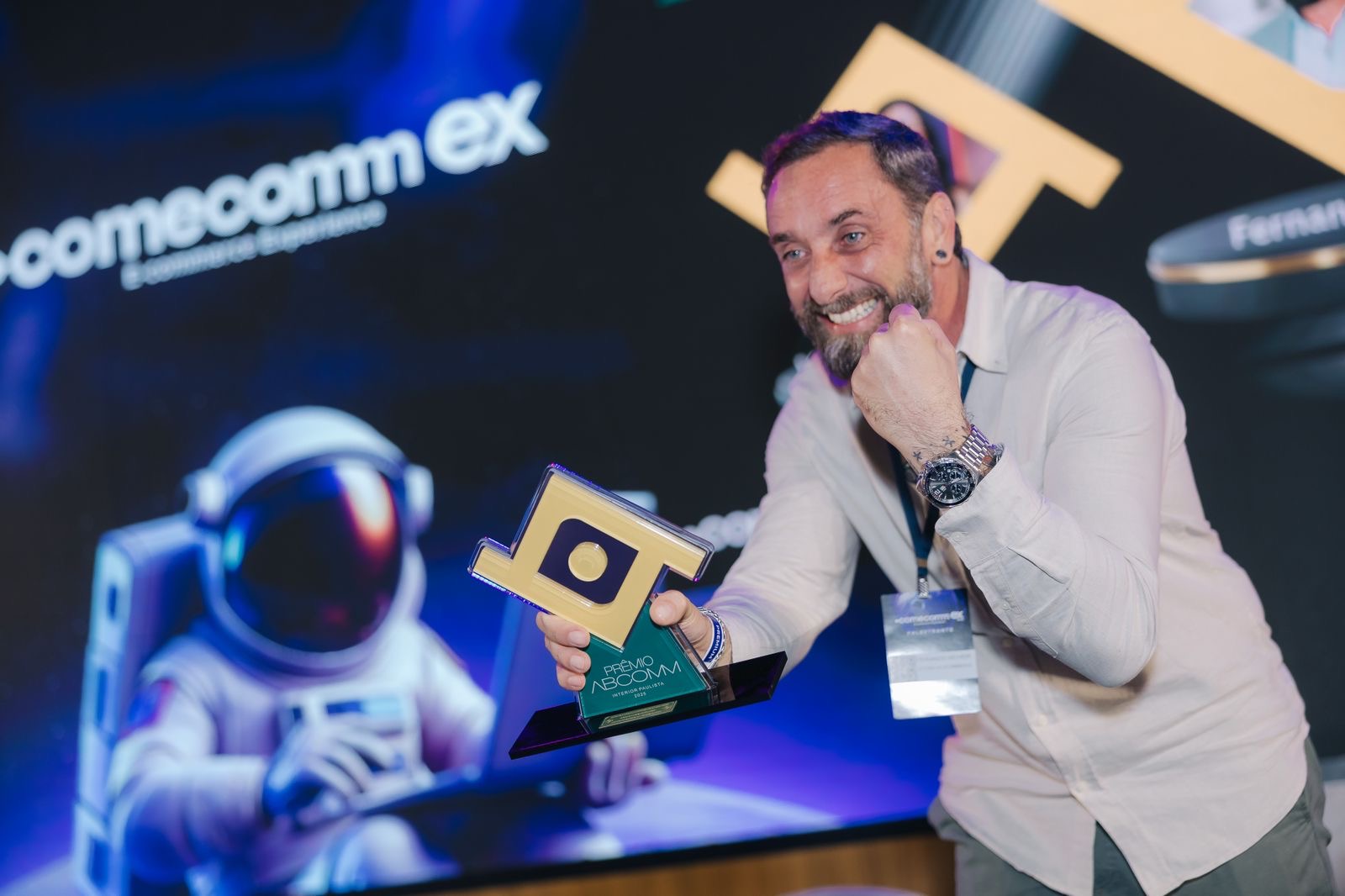 O engenheiro que ensinou o interior do Brasil a vender online e agora colocou tudo isso em um livro