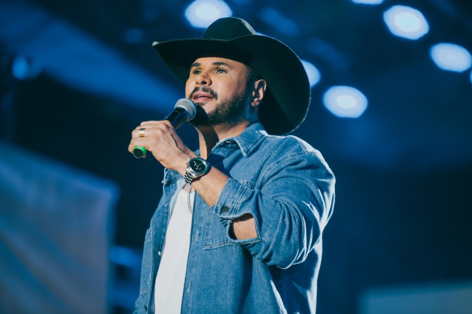 Nando Moreno lança primeiro EP de audiovisual com faixa foco autoral “Tanto Faz”