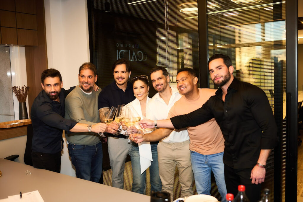 Manu Bahtidão oficializa contrato com novos empresários e monta um time de peso