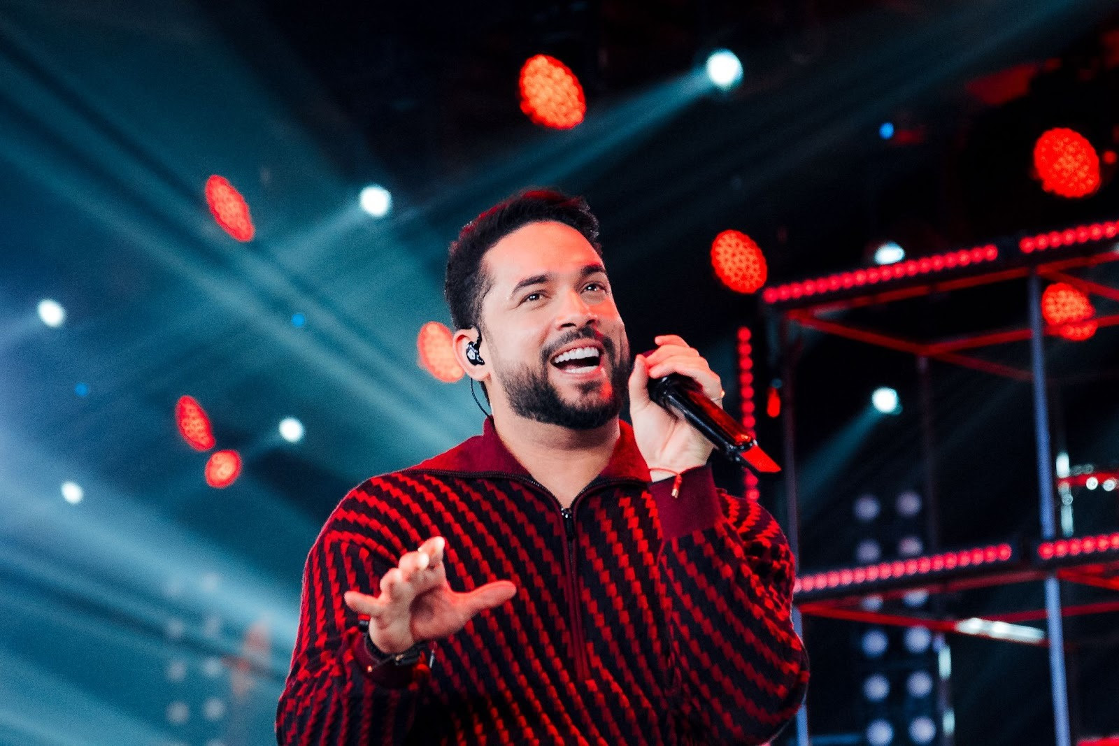 “Paralelos”: Henry Freitas lança álbum completo nas plataformas