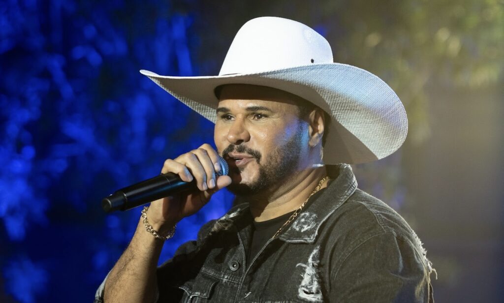 Nando Moreno grava DVD “Pelos Bares da Cidade” com casa cheia e participações especiais em Uberlândia