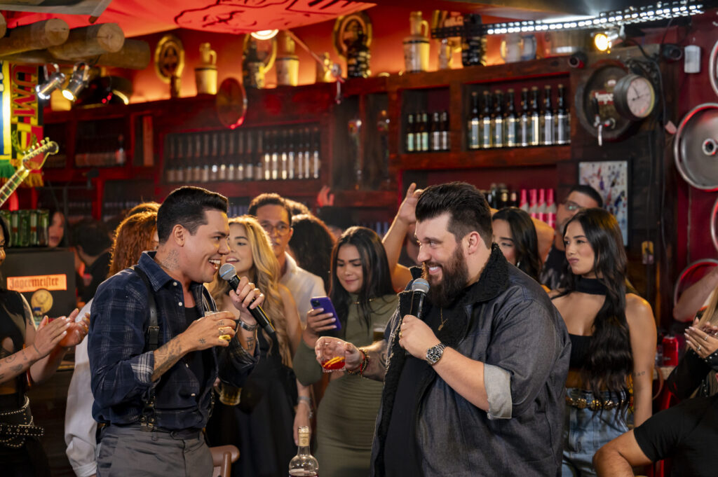 Encontro de amigos: Felipe Araújo junta a sua voz com a de Panda em “Ponto G”* Música nasce com força de hit e chega nas plataformas nesta quinta