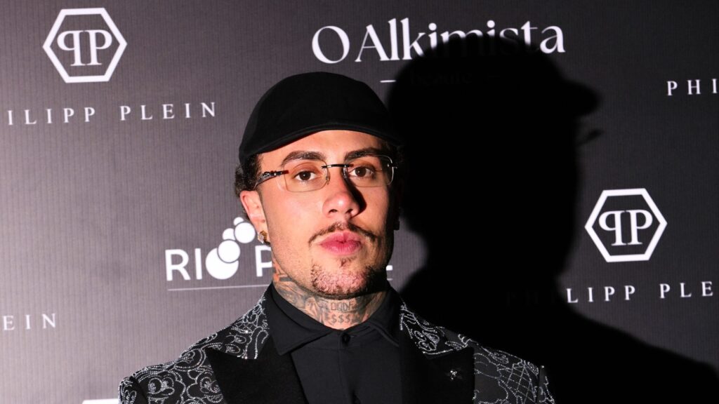 MC Daniel reforça conexão com a moda e prestigia desfile da Philipp Plein