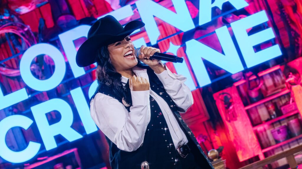 Lorena Cristine faz show de lançamento do audiovisual “Meu Copo Não Trai” no Villa Country