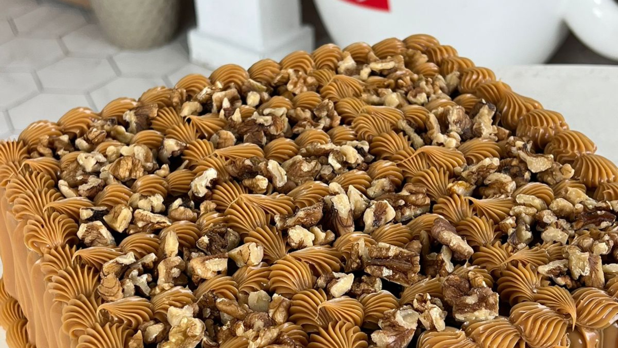 Viralização dos bolos quadrados inspira novo projeto de confeiteira do ABC
