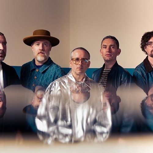 Hot Chip lança o single “Devotion” e anuncia a coletânea Joy In Repetition