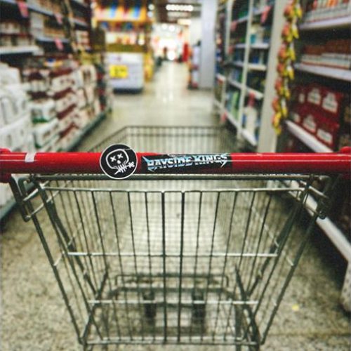 Meu Funeral e Bayside Kings lançam o provocativo single “Deus Está no Comando”, pela Marã Música