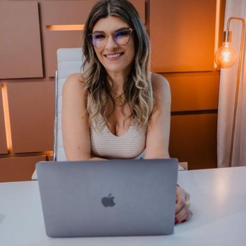 Psicóloga Renata Camargo lança metodologia inovadora para atendimento de adolescentes contemporâneos e forma profissionais com excelência clínica