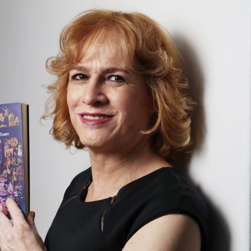 Carline lança o livro “Da Poesia e Do Tempo”