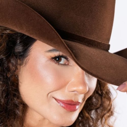 Paula Fernandes anuncia lançamento de versão de “Set Fire To The Rain” aprovada por Adele