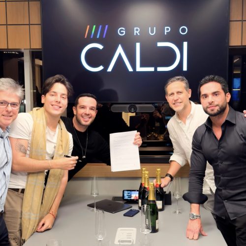 Enzo Ferro assina com o Grupo Caldi e se torna o primeiro artista 360° da empresa