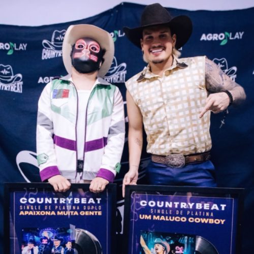 CountryBeat é surpreendido com discos de platina em sua primeira vez no Villa Country