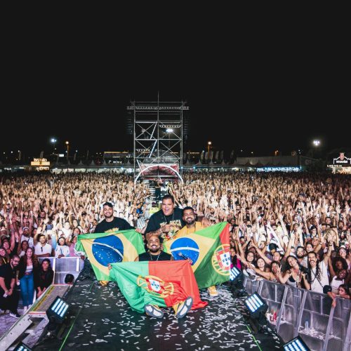 PAGODE INTERNACIONAL: Menos é Mais faz mais de 20 mil pessoas cantarem em coro na final da EXPOFACIC em Portugal
