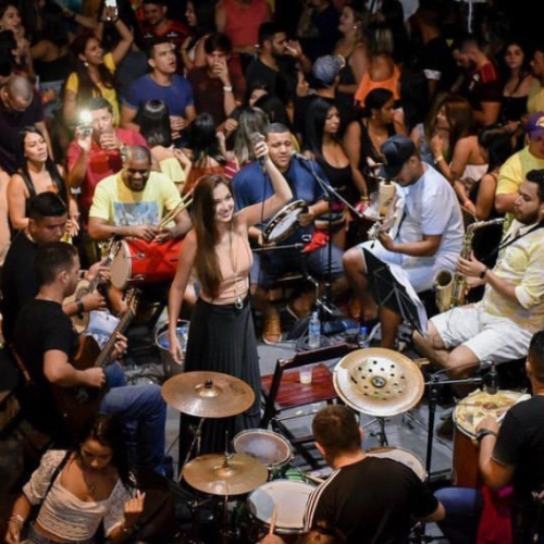 Camile Castro: A Voz Feminina Que Está Transformando O Pagode No Norte Do Brasil