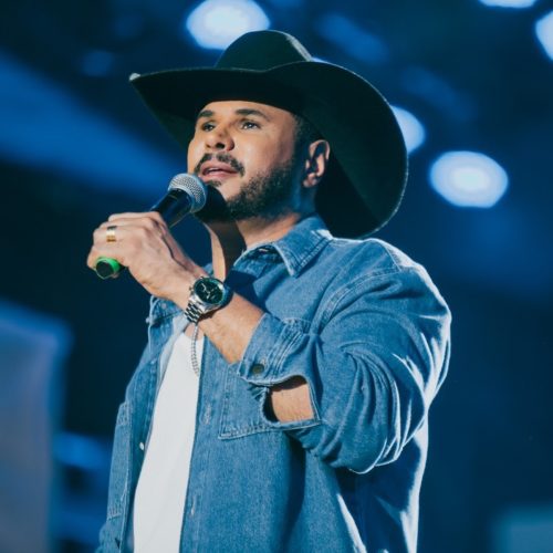 Nando Moreno lança primeiro EP de audiovisual com faixa foco autoral “Tanto Faz”