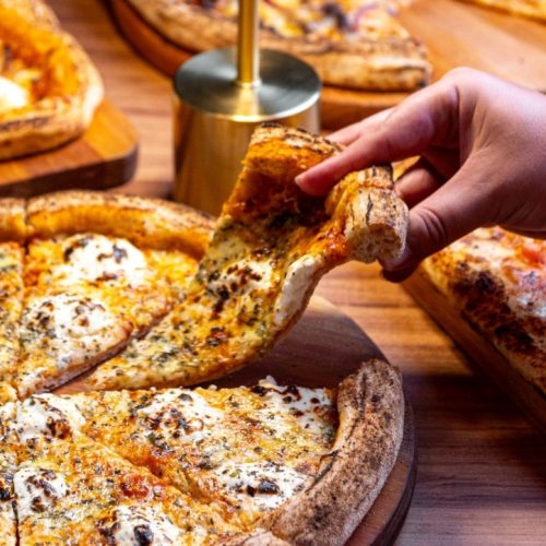 Dia da Pizza: tradição centenária ganha ainda mais sabor e promoção especial em Fortaleza