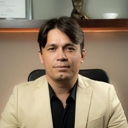 Conheça Linderberg Cruz: O Empresário que Está Transformando a Vida de Famílias com Energia Solar