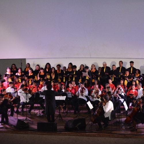 Orquestra Filarmônica de Pernambuco OFPE, Coral Infanto-Juvenil e Adulto do Projeto Espiral se apresentam no Teatro Guararapes