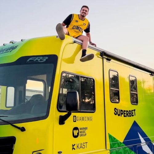 Jon Vlogs dá início ao Copathon, seu maior projeto de live IRL 