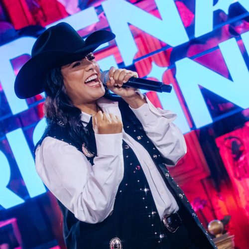 Lorena Cristine faz show de lançamento do audiovisual “Meu Copo Não Trai” no Villa Country